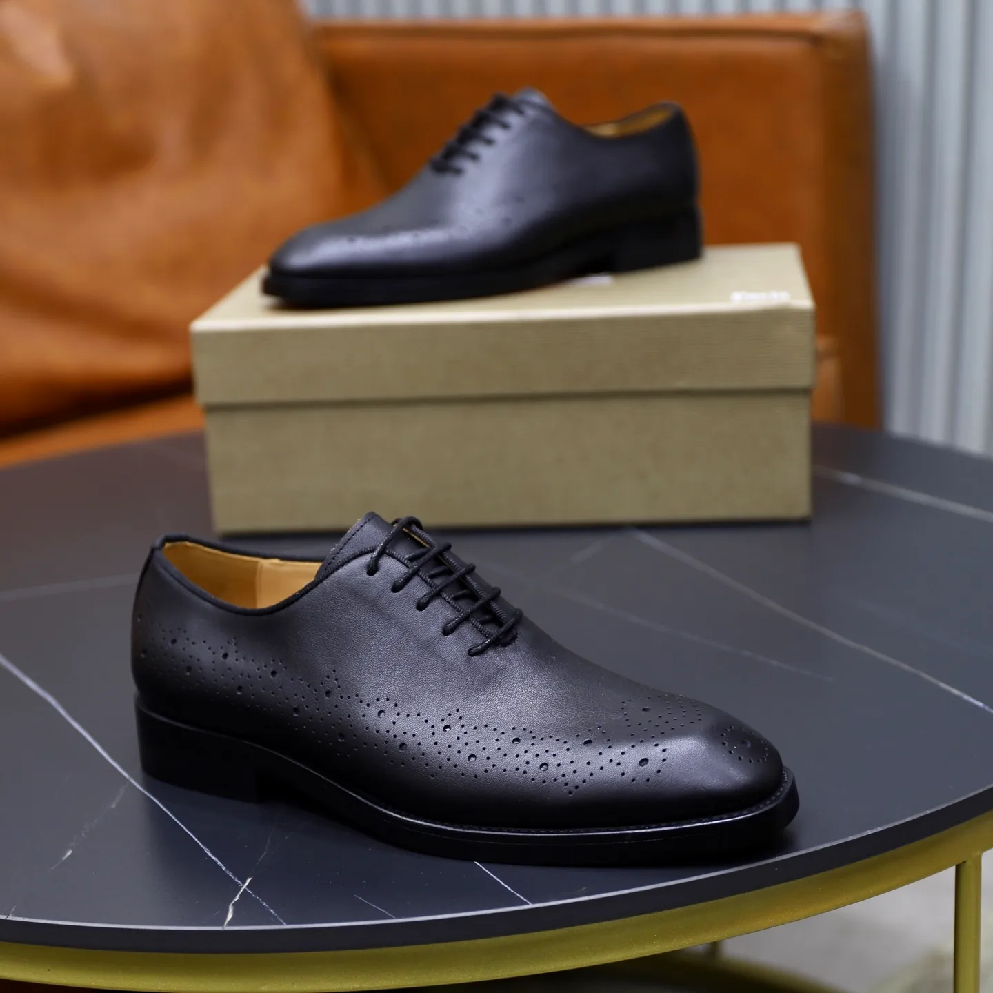 Ex-factory price: 620💰Christia*.Loubouti*🆑High-end men’s business formal leather shoes | Classic red sole shoes | Original imported first-layer cowhide | Water-dyed cowhide lining | Italian imported red rubber outsole | High-end luxury | Perfect interpretation of fashion, sunshine, style, suitable for various occasions Size: 39-44 (38.45 custom-made)